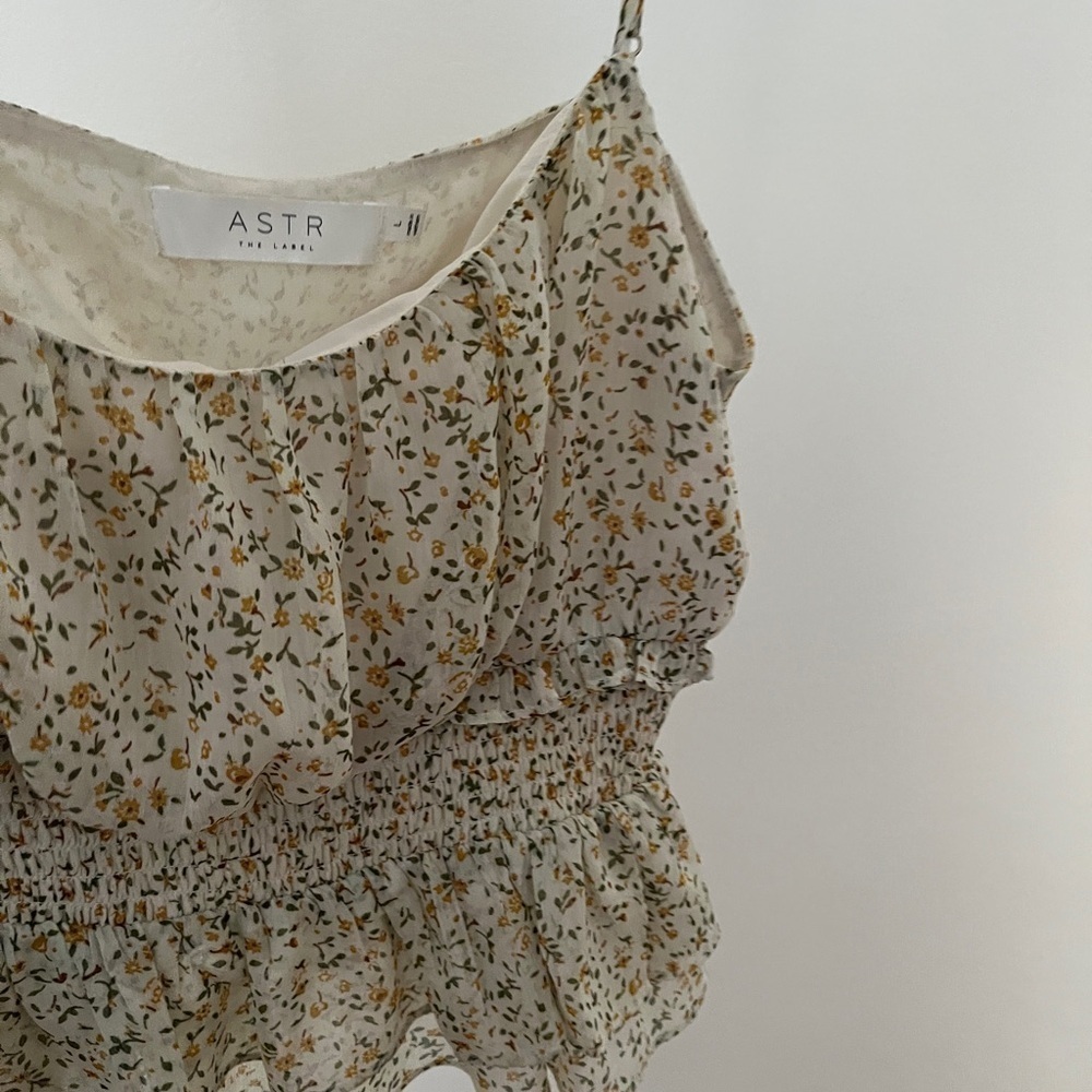 ASTR The Label Floral Smocked Peplum Sleeveless Cropped Flirty Womens Top Size L - Picture 4 of 5